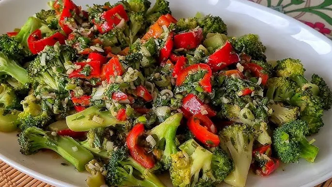 Çiğ Brokoli Salatası