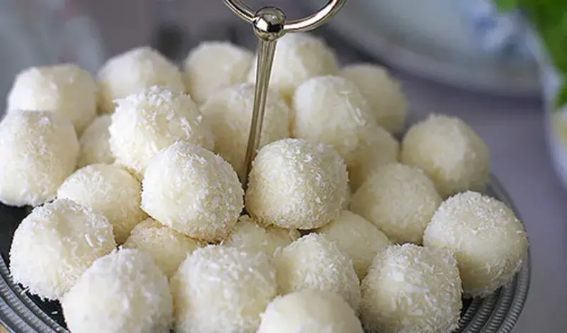 Çiğ Hindistan Cevizi Topları
