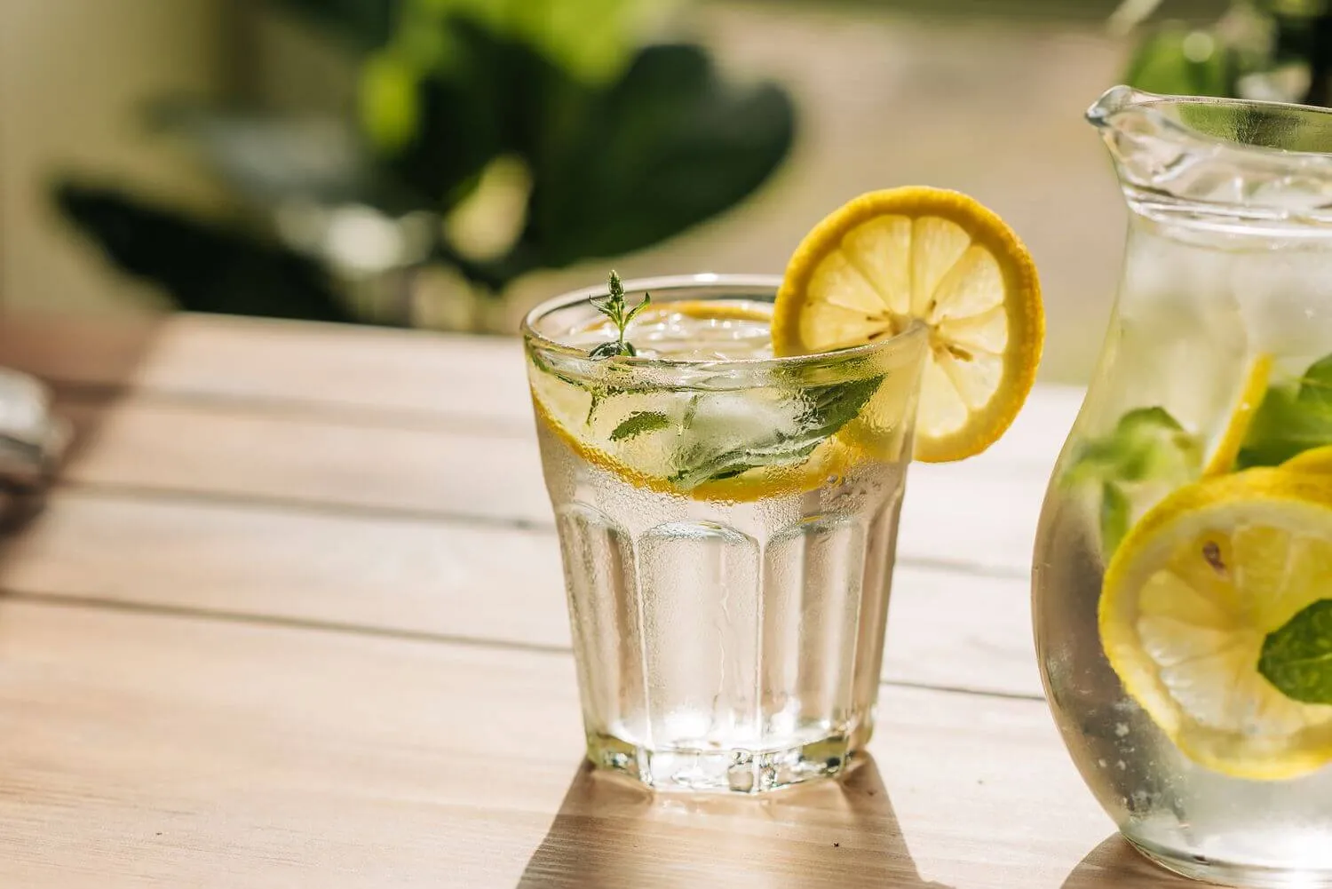 Güne Limonlu Su ile Başlamak Vücutta Ne Değiştirir