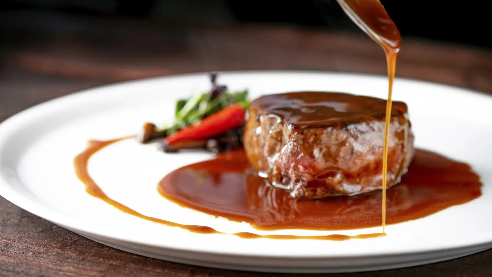 Demi Glace Sosun Derin Lezzeti ve Mutfaktaki Gücü